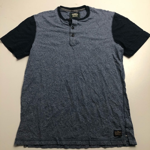3/$30 Roots Blue T-shirt Mens Small Buttons